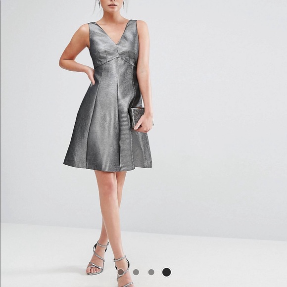 Oasis v-neck skater dress - Picture 1 of 5